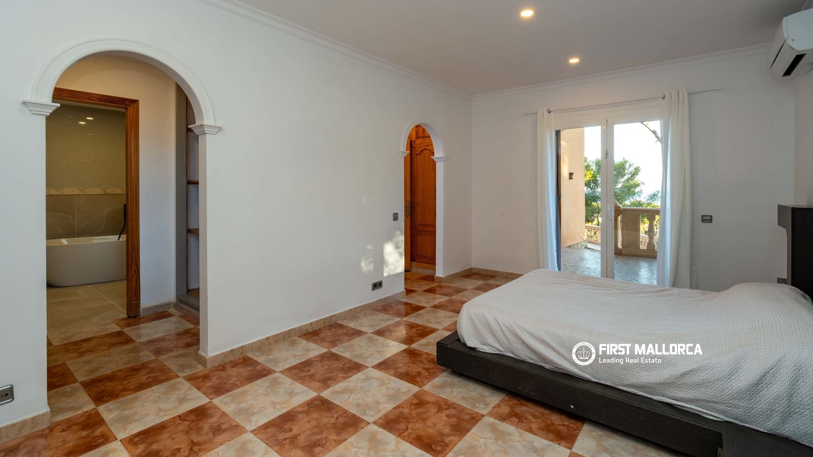 5 bedroom Villa for sale in Costa d'en Blanes with pool garage - € 2,650,000 (Ref: 9976518)