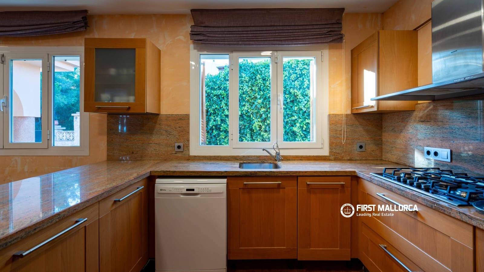 5 bedroom Villa for sale in Costa d'en Blanes with pool garage - € 2,650,000 (Ref: 9976518)