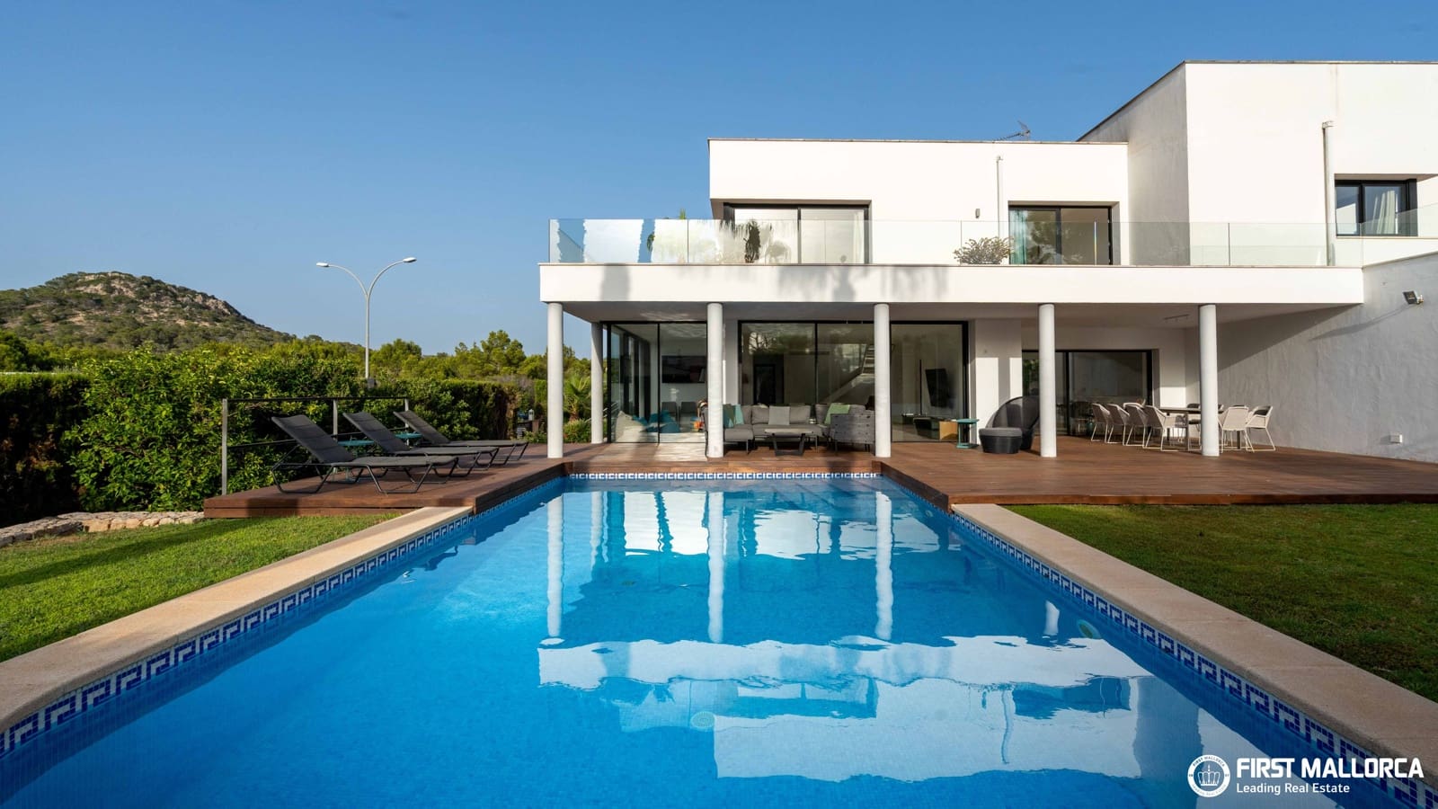 3 soveværelse Villa til salg i Santa Ponsa med swimmingpool garage - € 3.300.000 (Ref: 9986105)