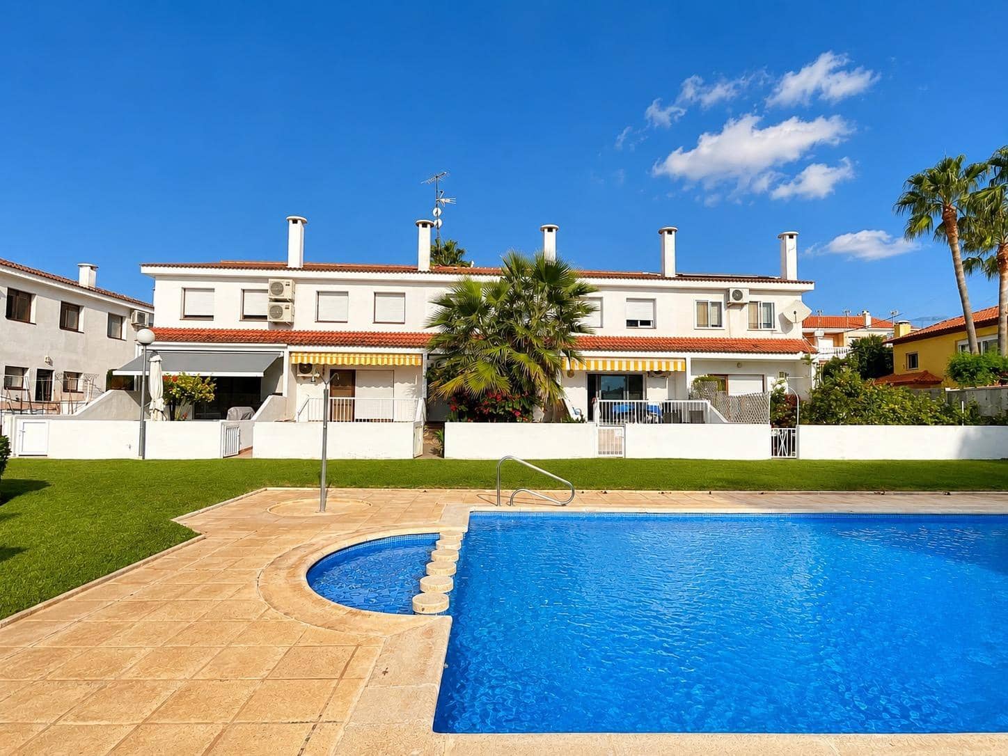 4 chambre Villa/Maison à vendre à Sant Carles de la Rapita avec piscine garage - 380 000 € (Ref: 10043007)