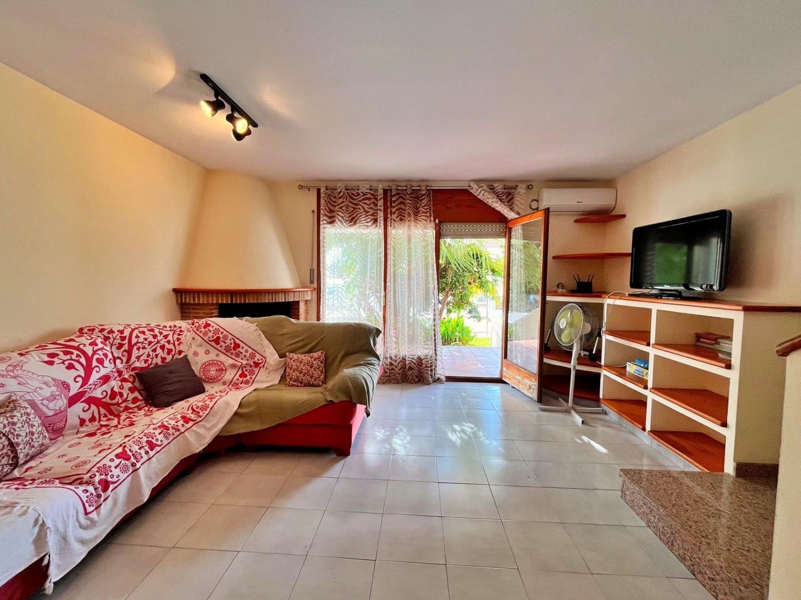 4 chambre Villa/Maison à vendre à Sant Carles de la Rapita avec piscine garage - 380 000 € (Ref: 10043007)