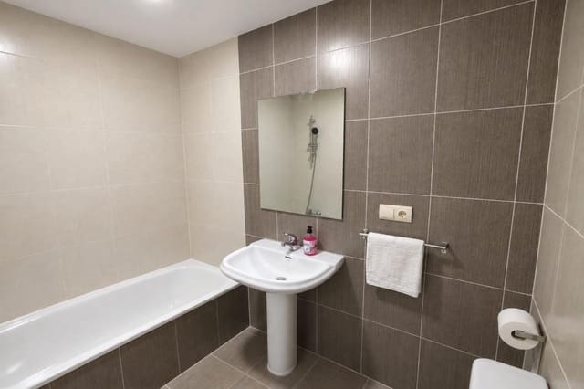 Piso de 2 habitaciones en Deltebre en venta con garaje - 119.000 € (Ref: 10094625)