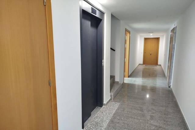 Piso de 2 habitaciones en Deltebre en venta con garaje - 119.000 € (Ref: 10094625)