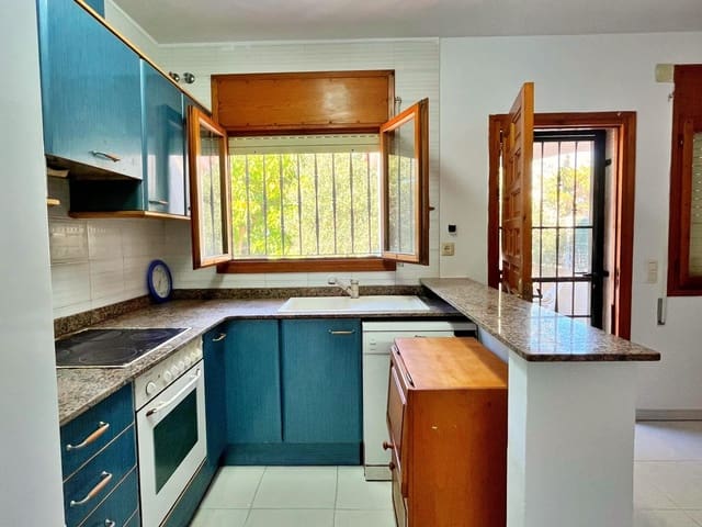 4 bedroom Villa for sale in Deltebre - € 220,000 (Ref: 9291495)