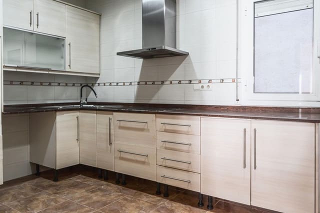 3 soverom Hus til salgs i Deltebre med garasje - € 125 000 (Ref: 9330564)