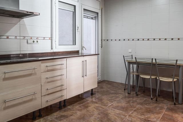 3 soverom Hus til salgs i Deltebre med garasje - € 125 000 (Ref: 9330564)