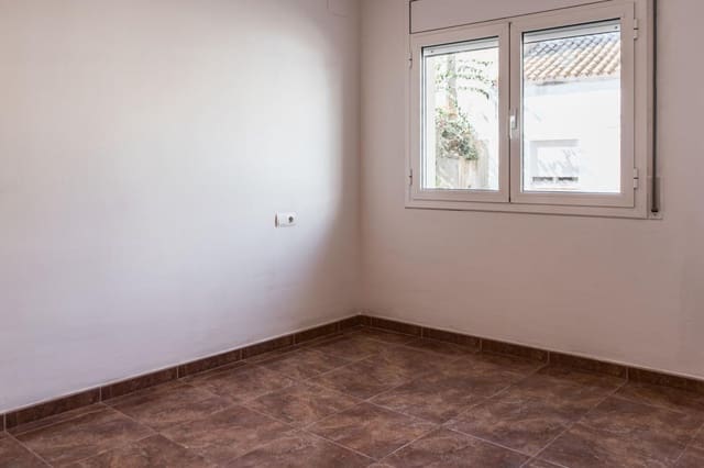 3 soverom Hus til salgs i Deltebre med garasje - € 125 000 (Ref: 9330564)