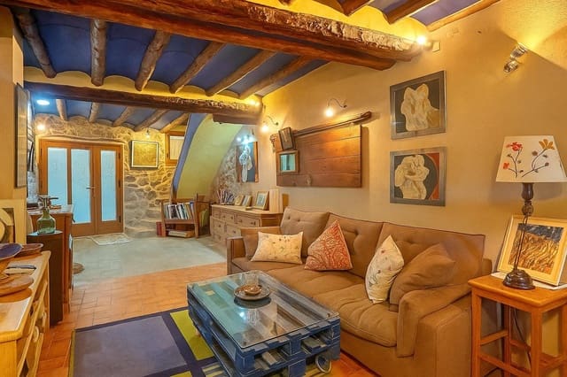 4 bedroom Townhouse for sale in Arnes with garage - € 320,000 (Ref: 9367427)