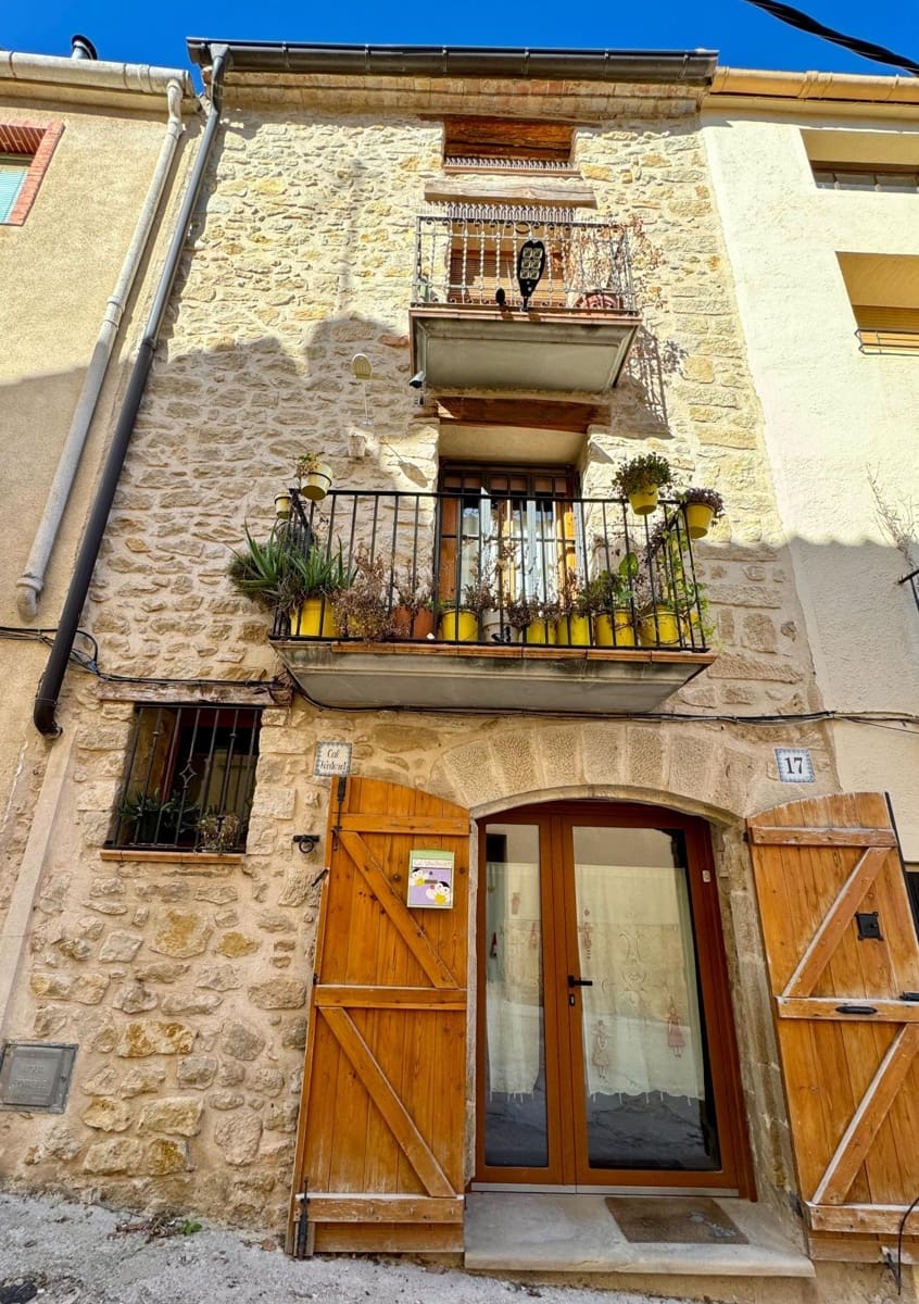 4 slaapkamer Huis te koop in Arnes met garage - € 320.000 (Ref: 9367427)