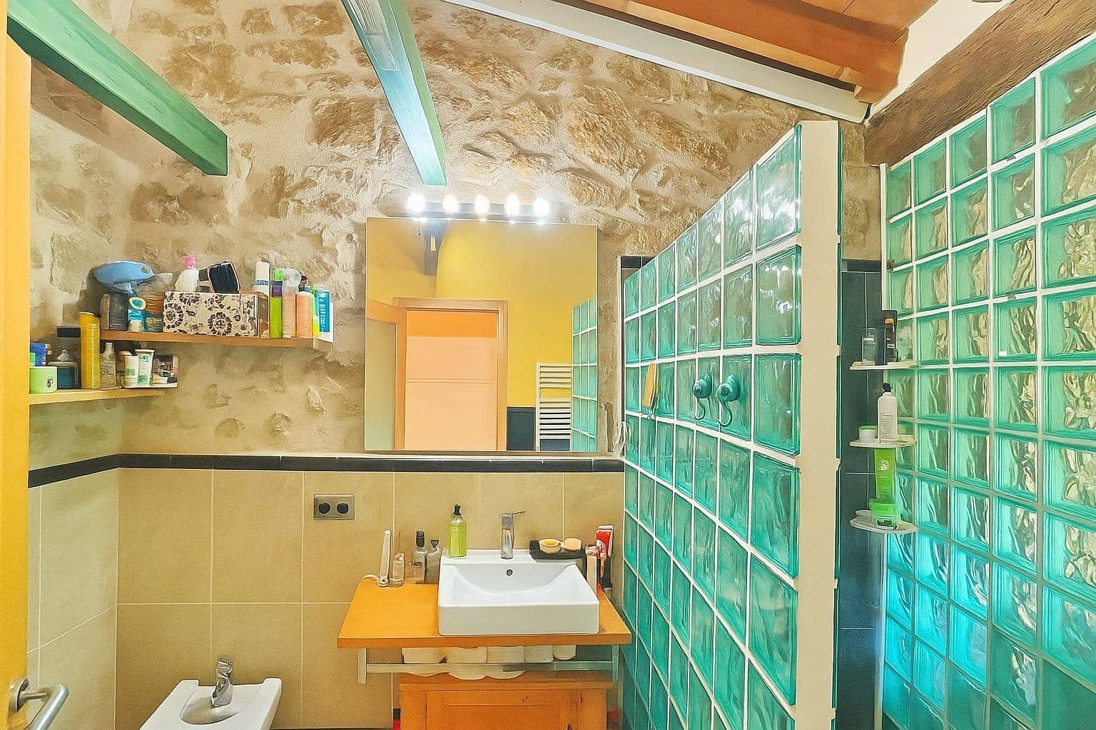 4 slaapkamer Huis te koop in Arnes met garage - € 320.000 (Ref: 9367427)