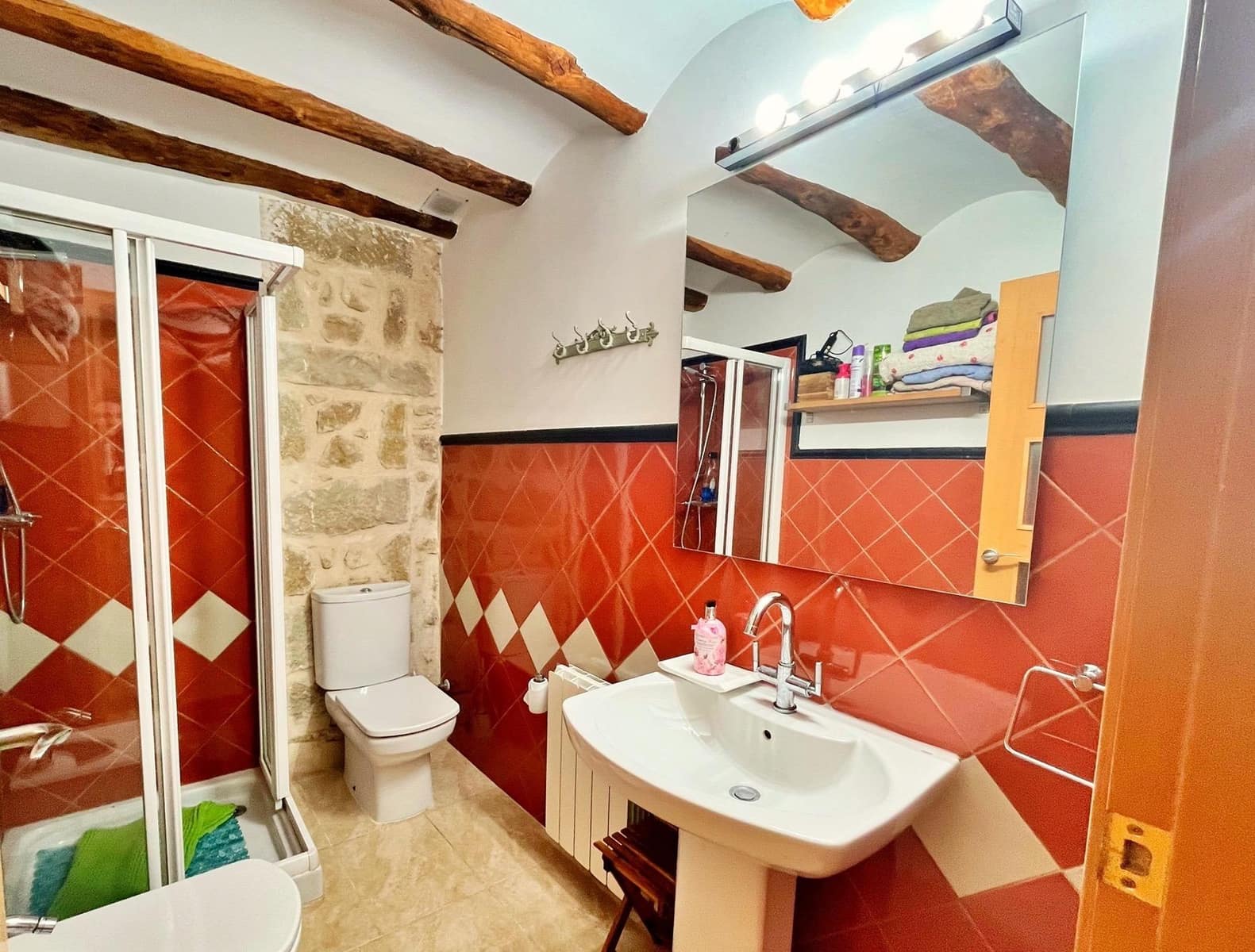 4 slaapkamer Huis te koop in Arnes met garage - € 320.000 (Ref: 9367427)