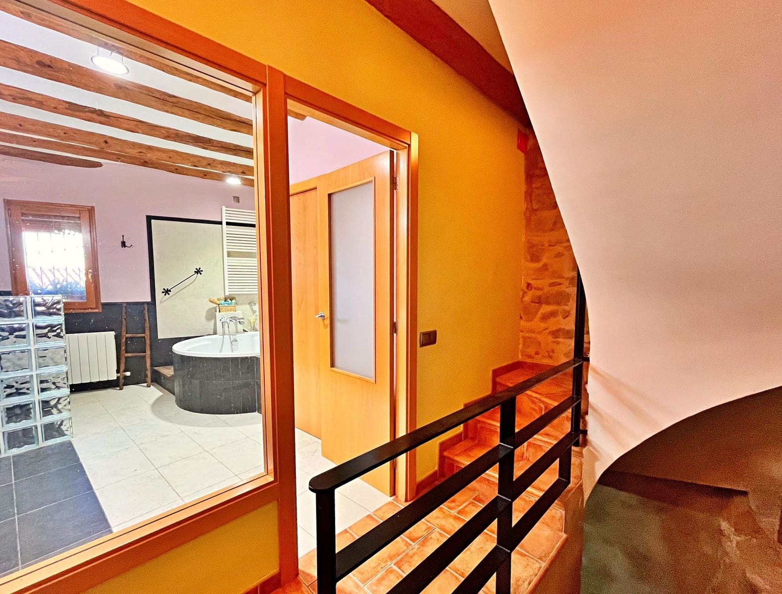 4 slaapkamer Huis te koop in Arnes met garage - € 320.000 (Ref: 9367427)