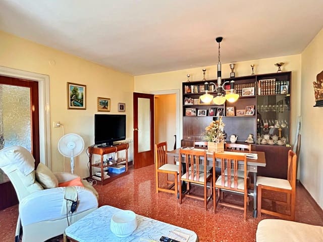 4 bedroom Flat for sale in Tortosa - € 75,000 (Ref: 9403316)