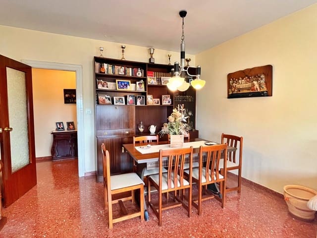 4 bedroom Flat for sale in Tortosa - € 75,000 (Ref: 9403316)