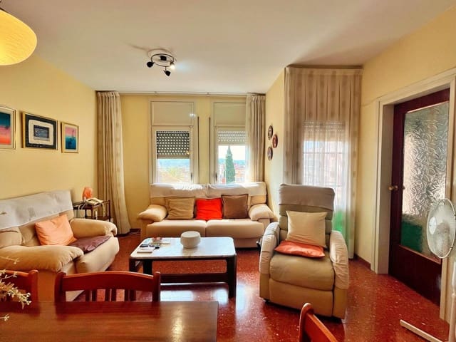 4 bedroom Flat for sale in Tortosa - € 75,000 (Ref: 9403316)