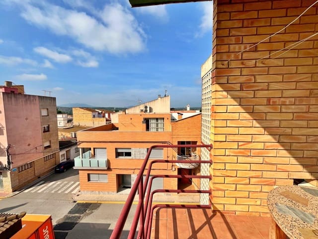 4 bedroom Flat for sale in Tortosa - € 75,000 (Ref: 9403316)