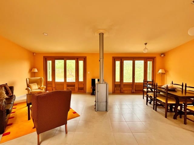 3 bedroom Villa for sale in Roquetes with garage - € 365,000 (Ref: 9403317)