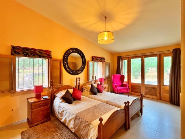 3 bedroom Villa for sale in Roquetes with garage - € 365,000 (Ref: 9403317)