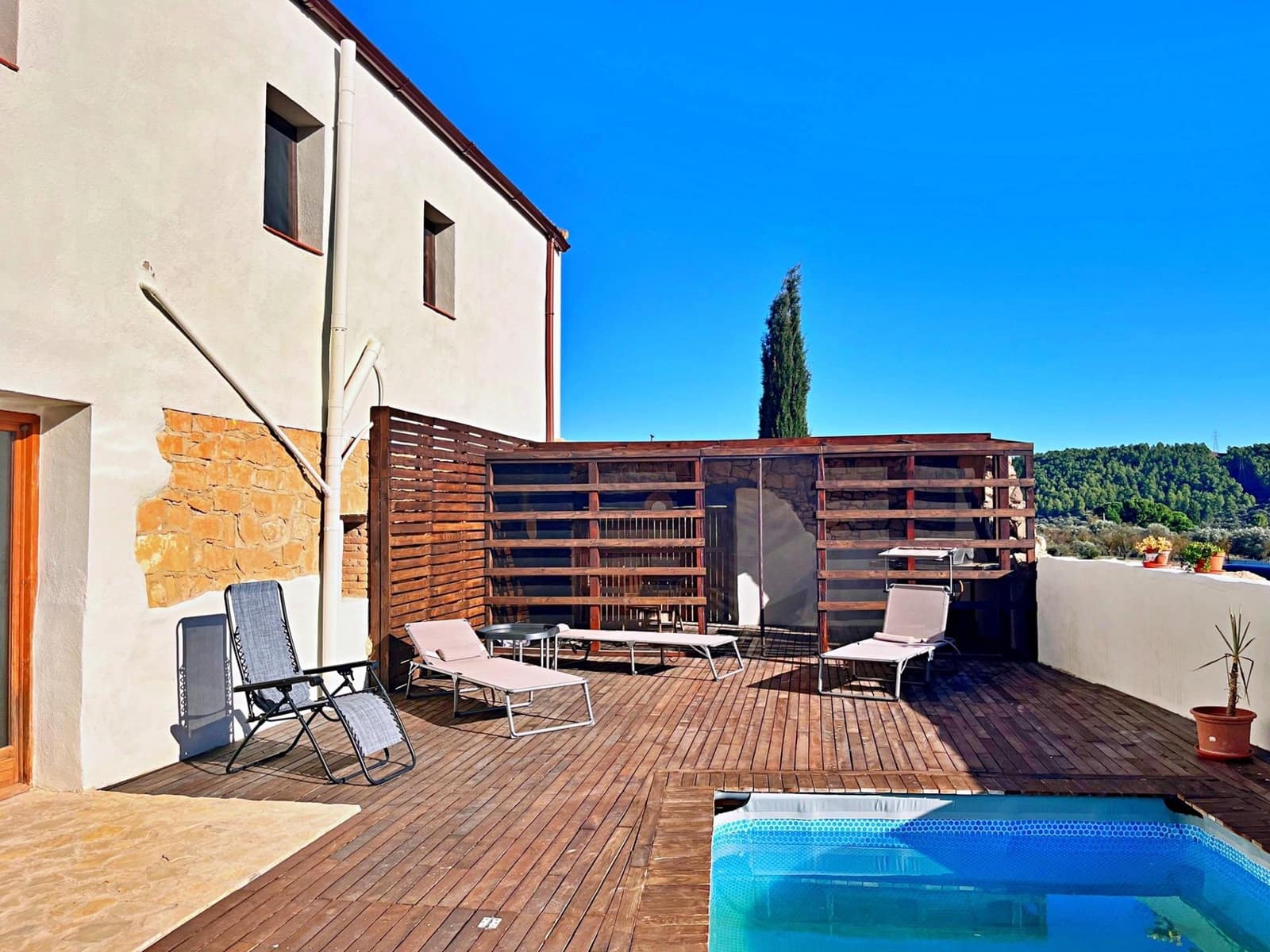 3 soveværelse Villa til salg i Flix med swimmingpool - € 265.000 (Ref: 9406669)