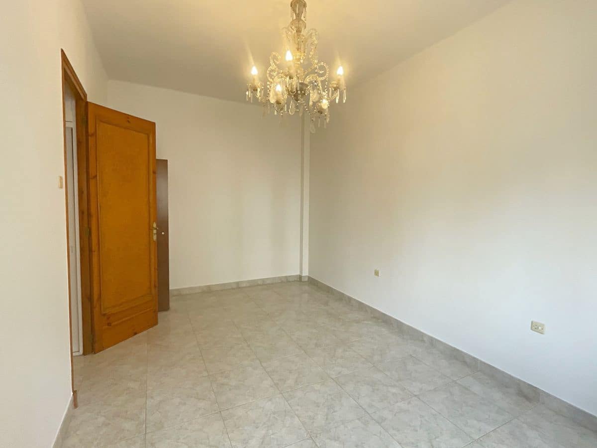 4 soveværelse Lejlighed til leje i Tortosa - € 600 (Ref: 9406670)