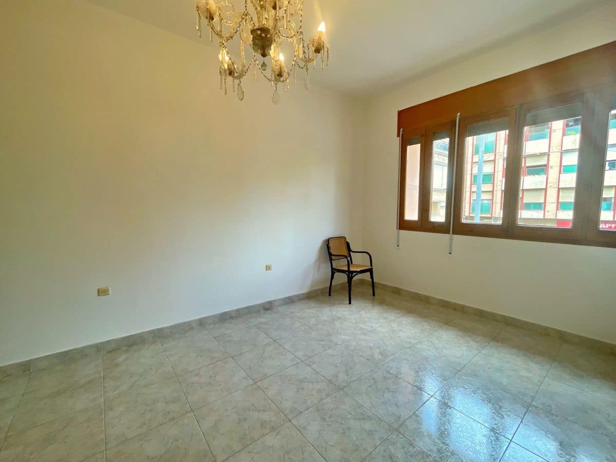 4 soveværelse Lejlighed til leje i Tortosa - € 600 (Ref: 9406670)