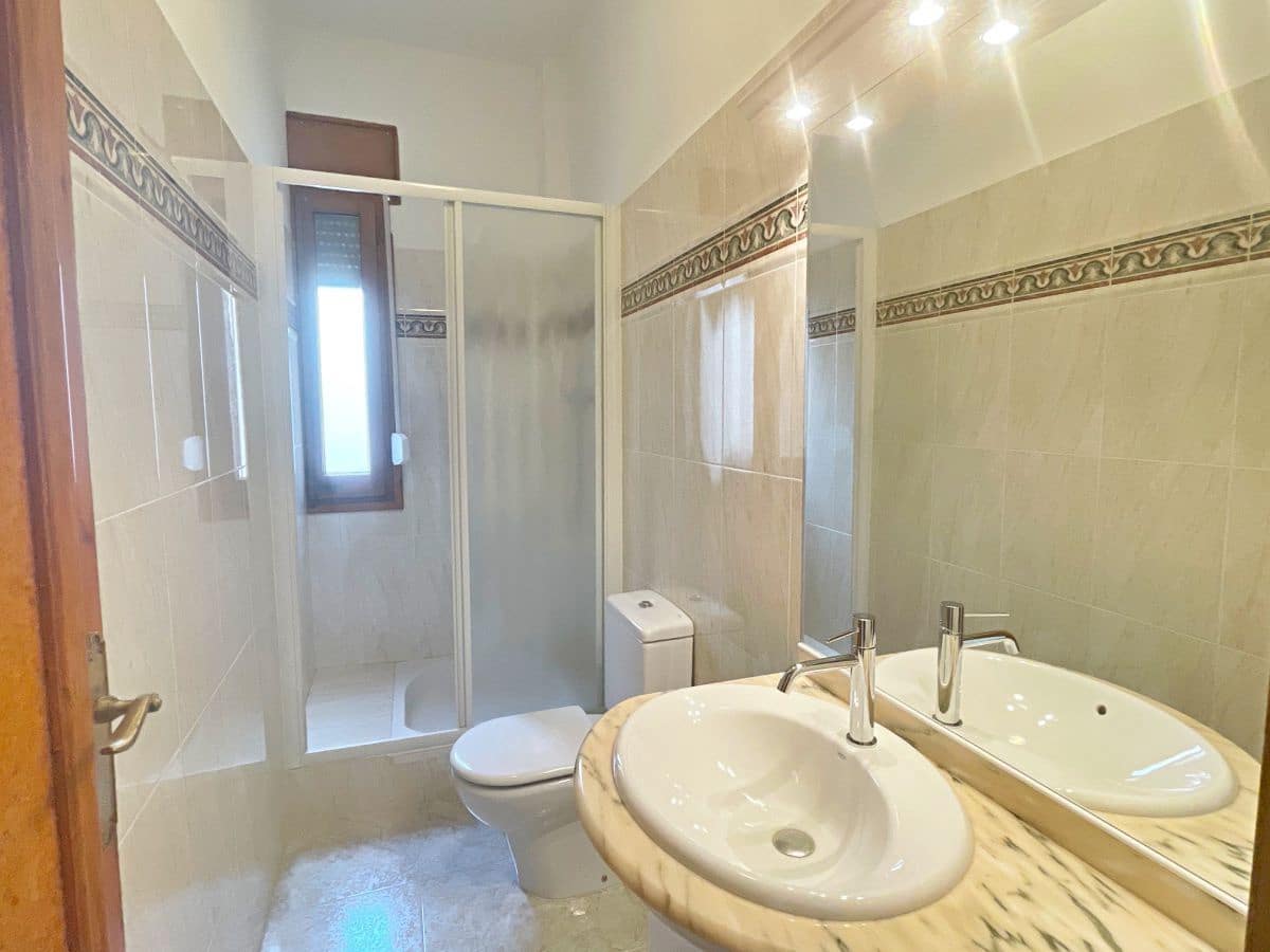 4 soveværelse Lejlighed til leje i Tortosa - € 600 (Ref: 9406670)