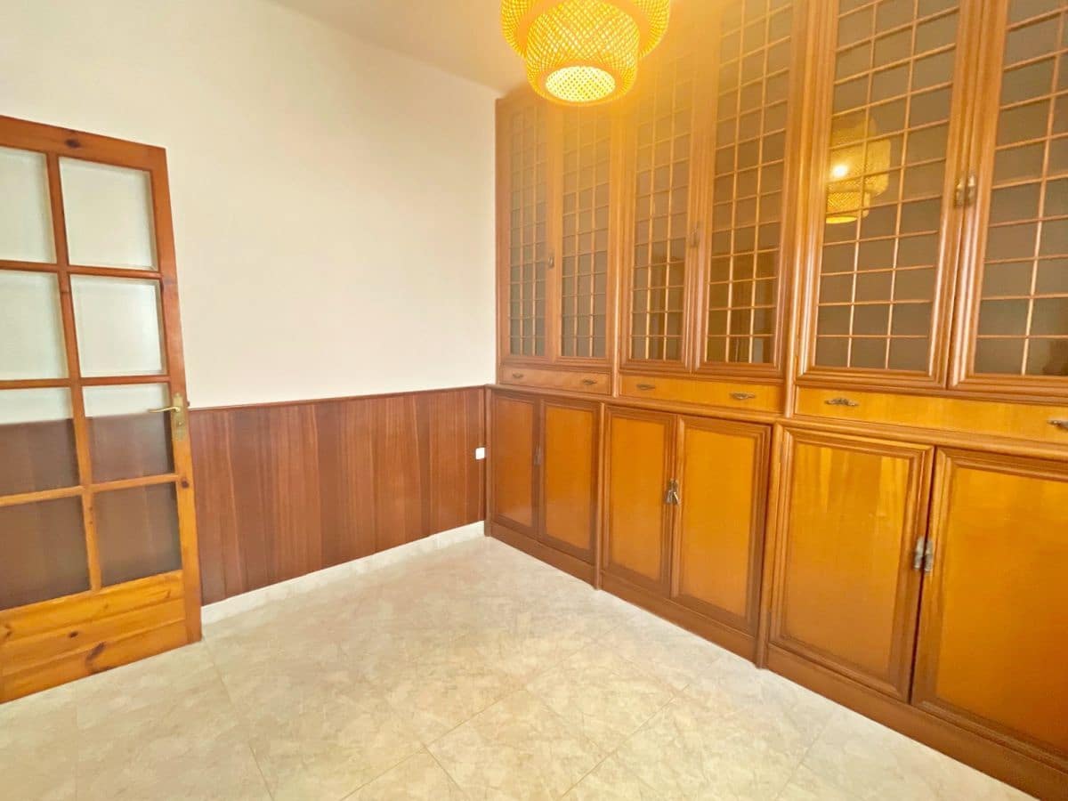 4 soveværelse Lejlighed til leje i Tortosa - € 600 (Ref: 9406670)