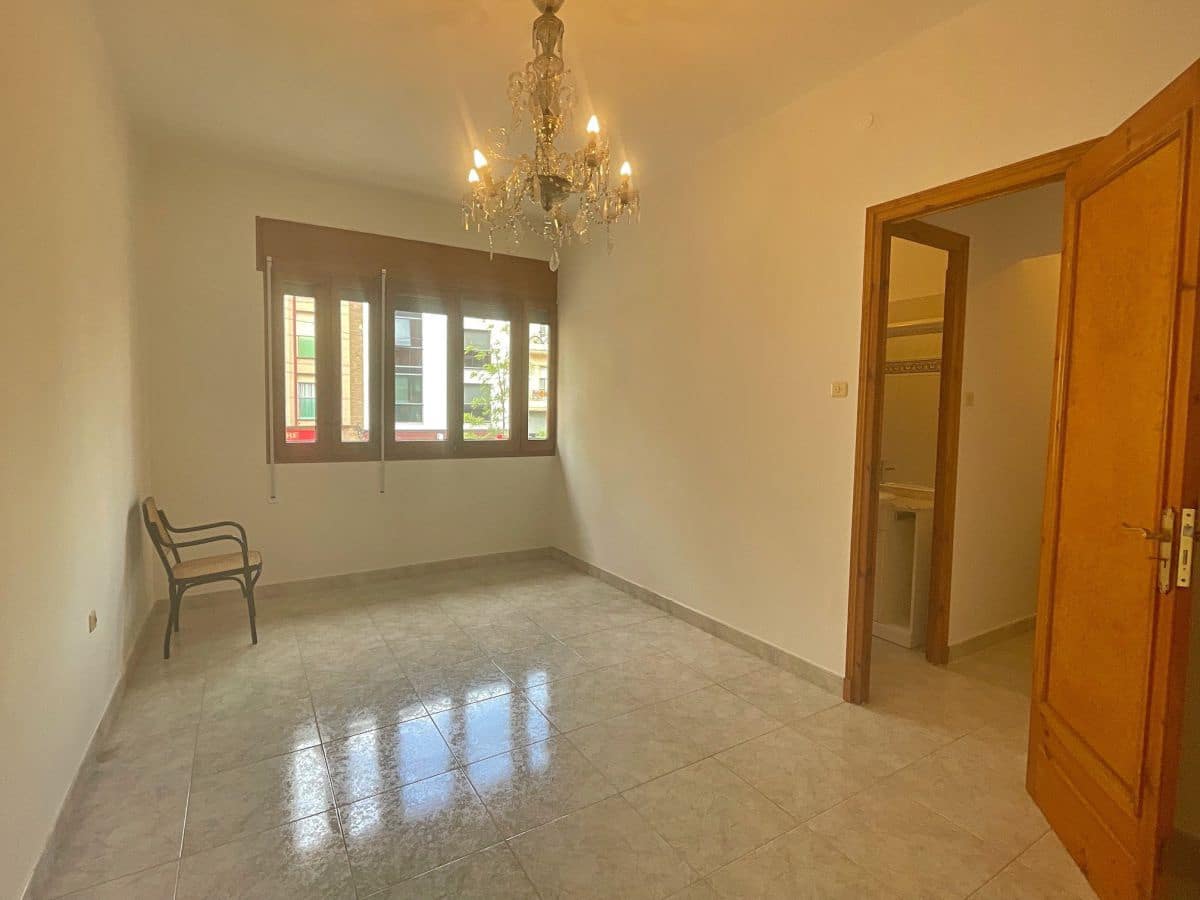 4 soveværelse Lejlighed til leje i Tortosa - € 600 (Ref: 9406670)