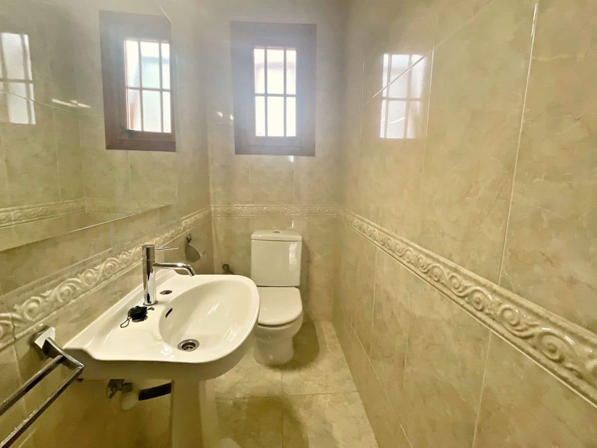 4 soveværelse Lejlighed til leje i Tortosa - € 600 (Ref: 9406670)