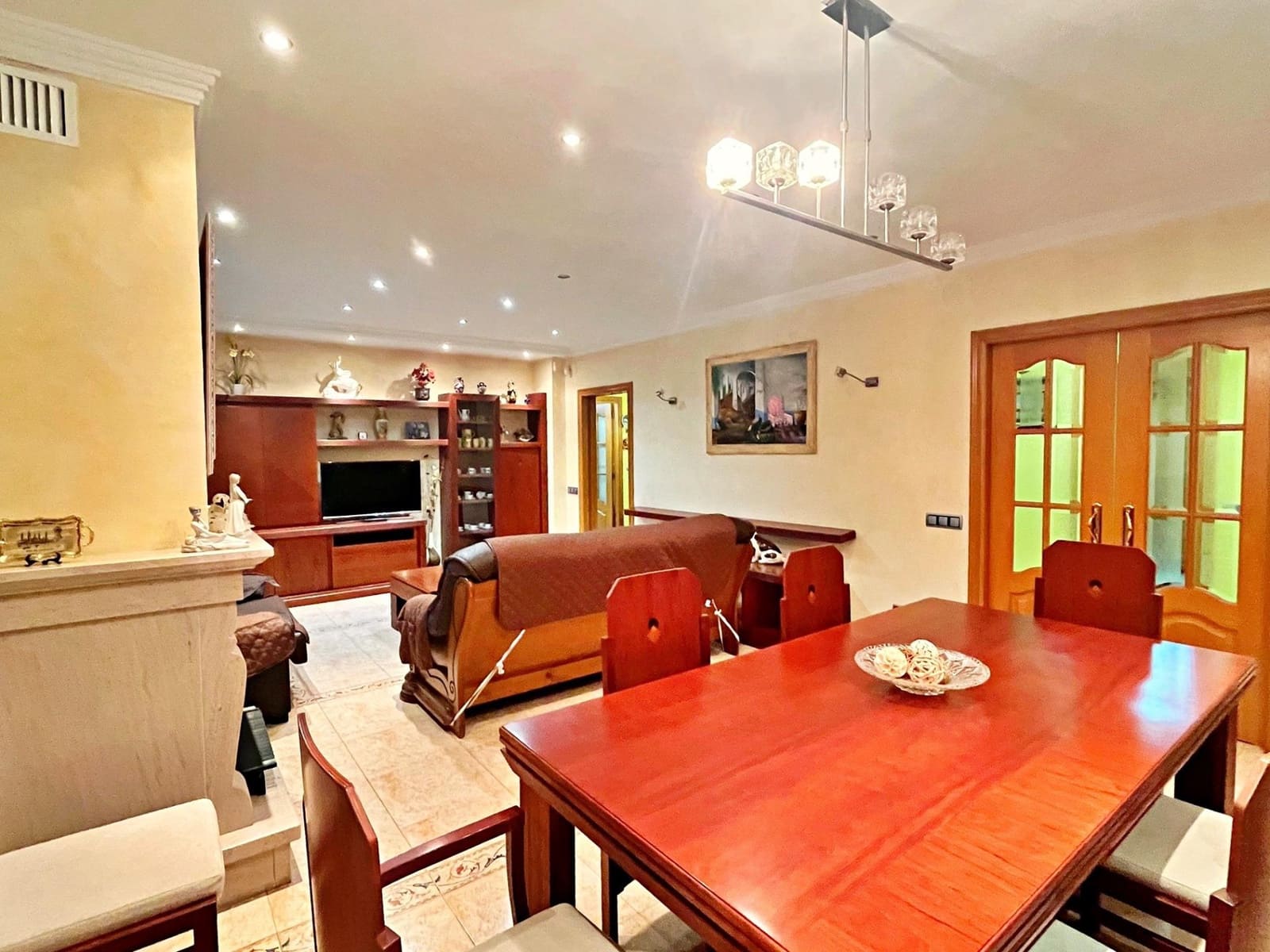 6 soveværelse Villa til salg i Santa Barbara med garage - € 450.000 (Ref: 9440016)