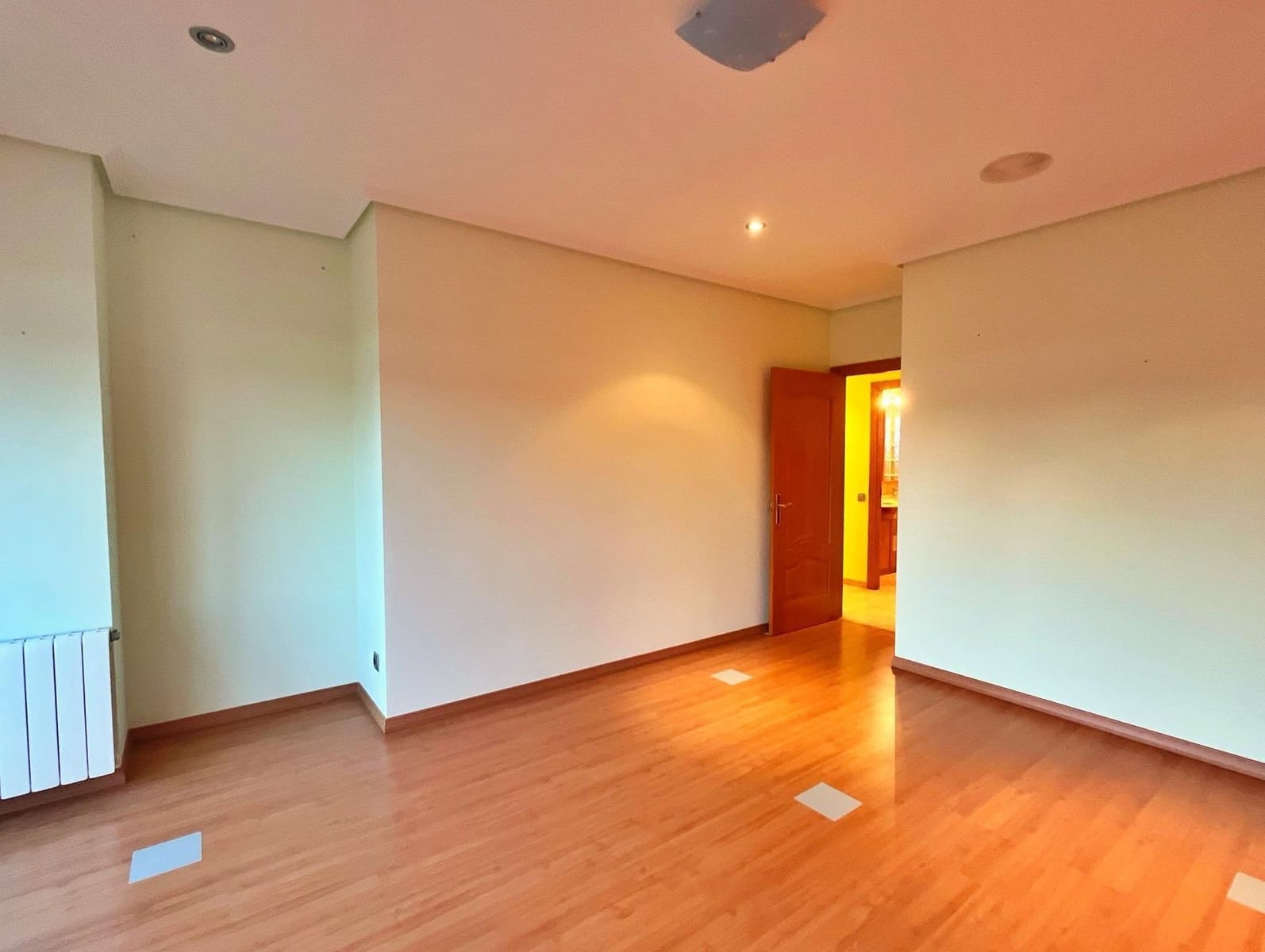 6 soveværelse Villa til salg i Santa Barbara med garage - € 450.000 (Ref: 9440016)