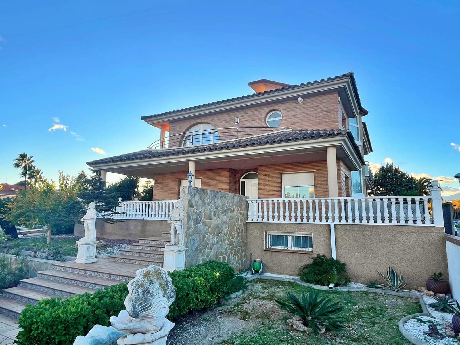 6 soveværelse Villa til salg i Santa Barbara med garage - € 450.000 (Ref: 9440016)