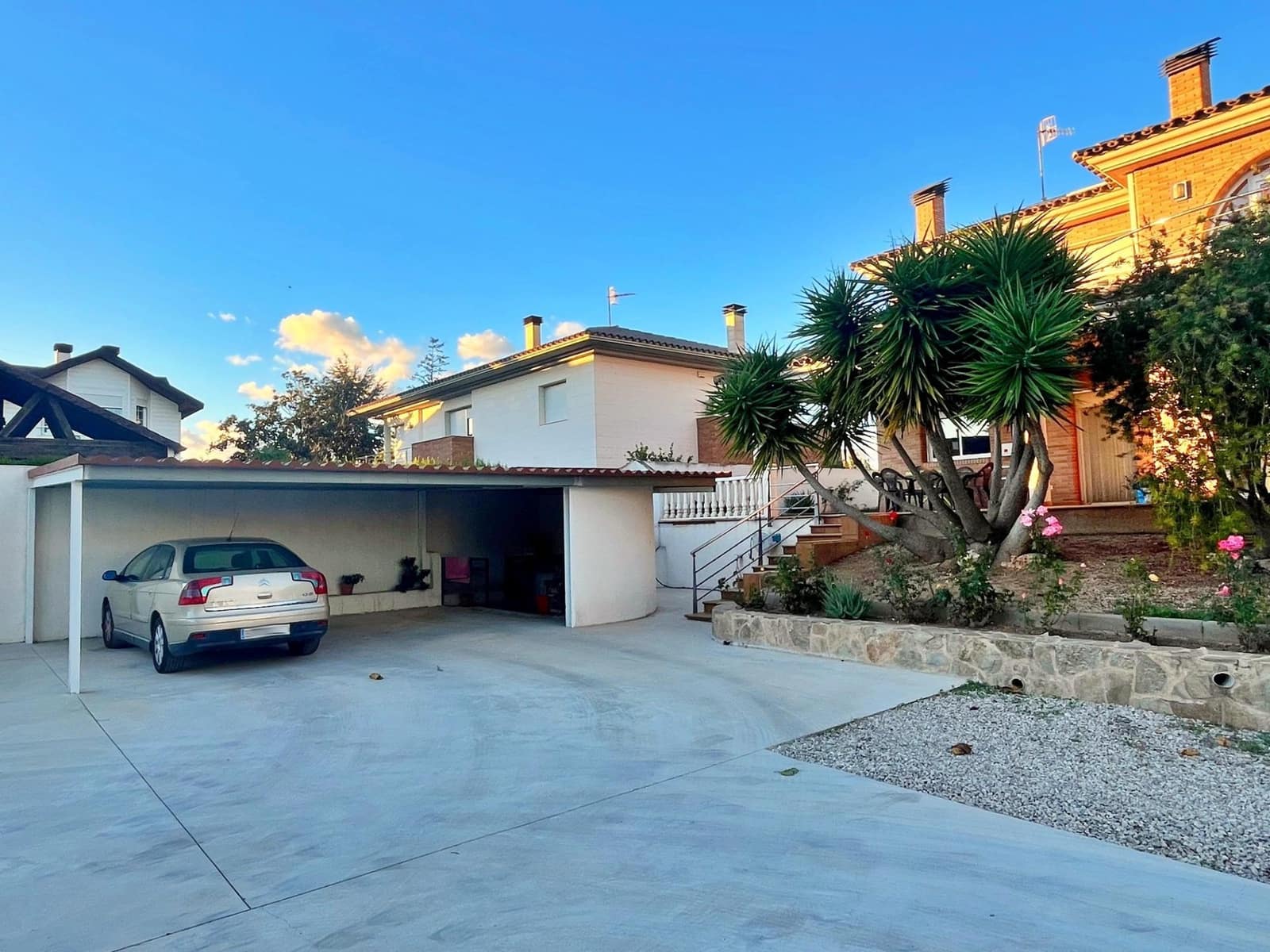 6 soveværelse Villa til salg i Santa Barbara med garage - € 450.000 (Ref: 9440016)