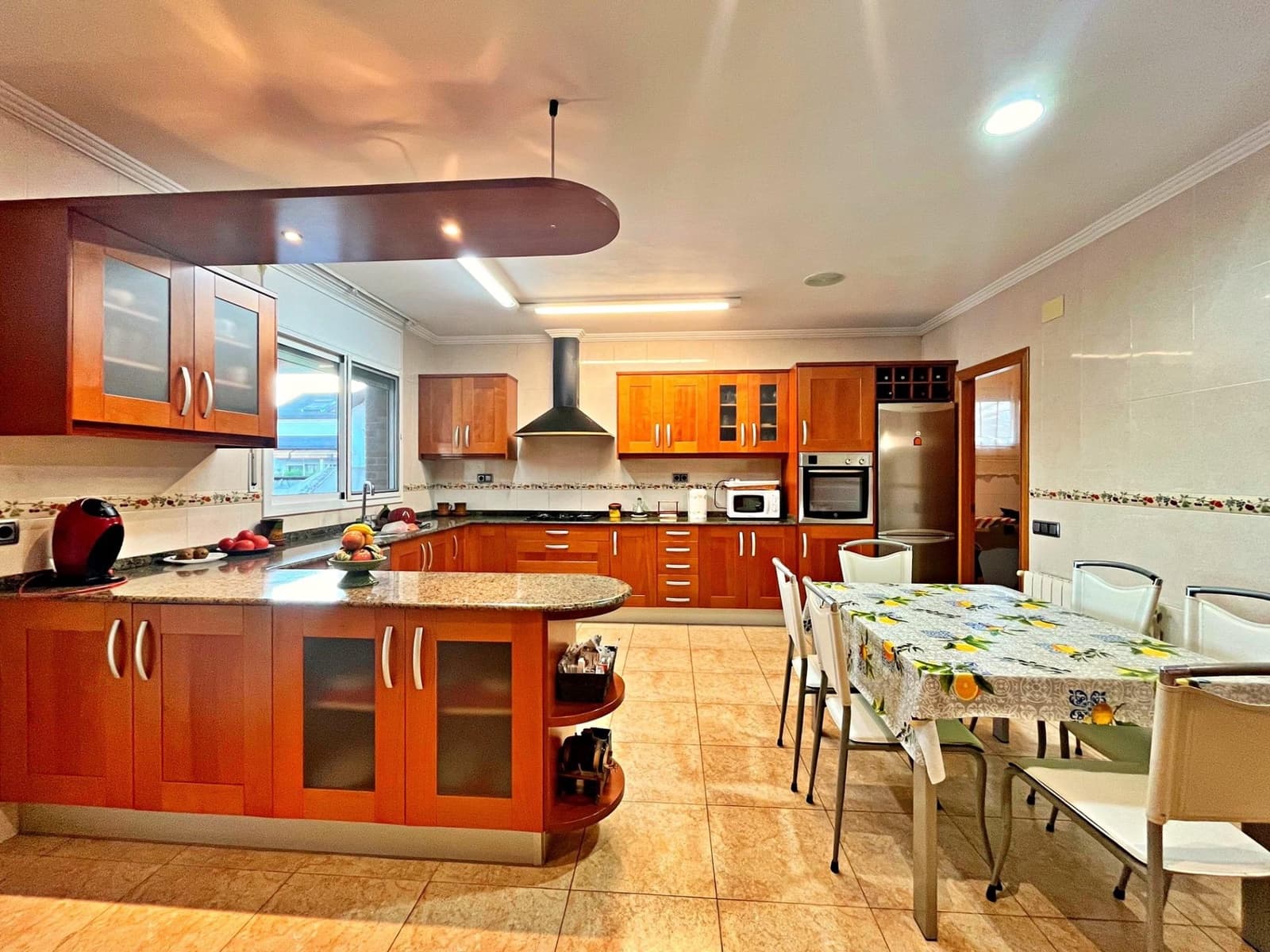 6 soveværelse Villa til salg i Santa Barbara med garage - € 450.000 (Ref: 9440016)