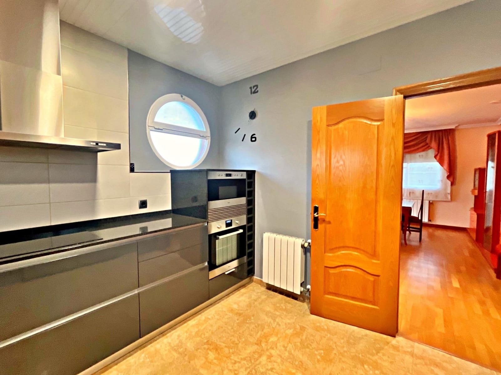 6 soveværelse Villa til salg i Santa Barbara med garage - € 450.000 (Ref: 9440016)