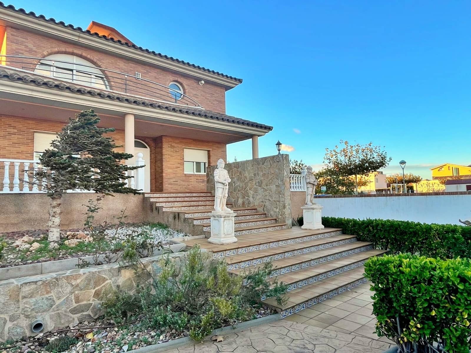 6 soveværelse Villa til salg i Santa Barbara med garage - € 450.000 (Ref: 9440016)