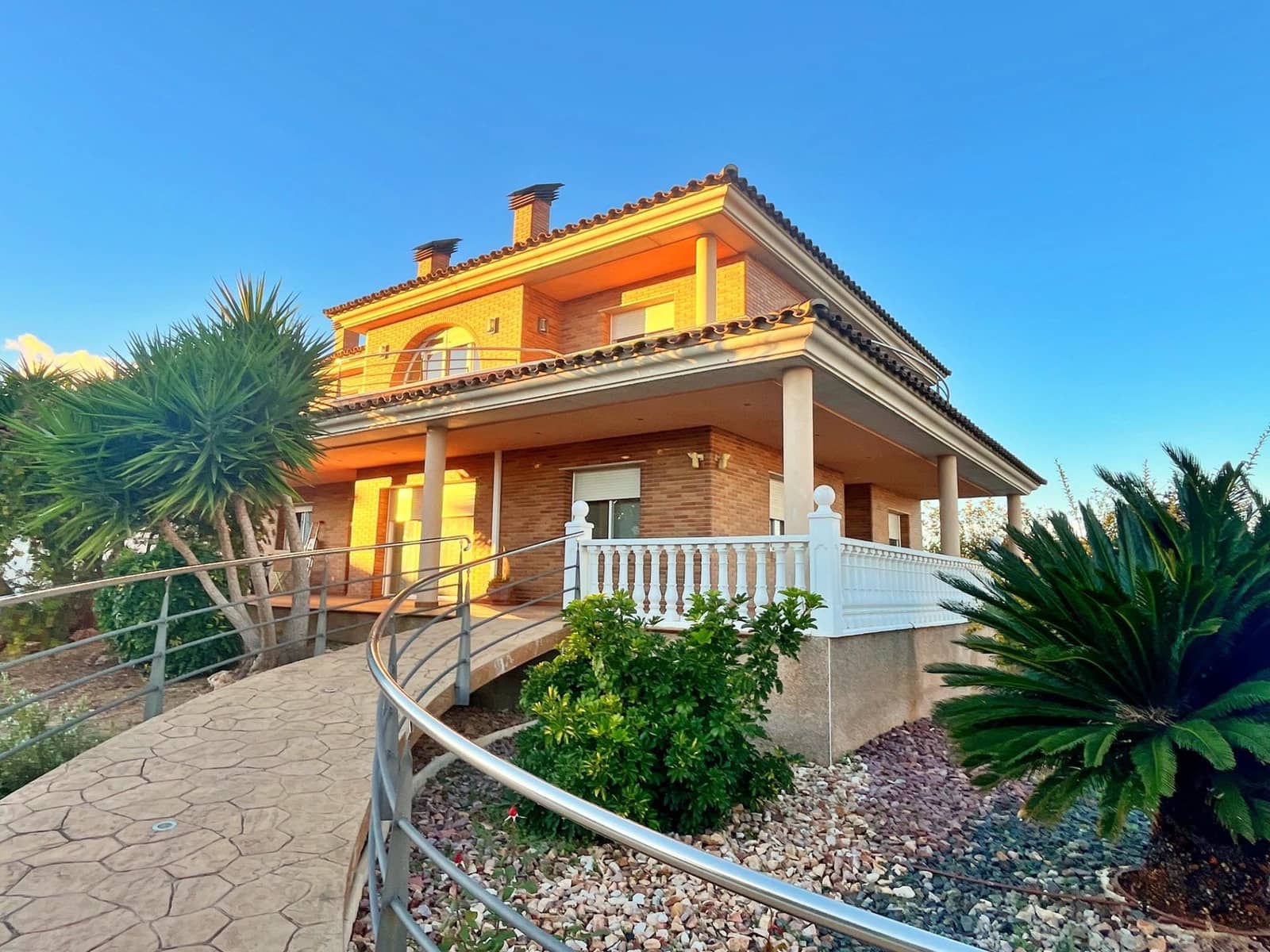 6 soveværelse Villa til salg i Santa Barbara med garage - € 450.000 (Ref: 9440016)