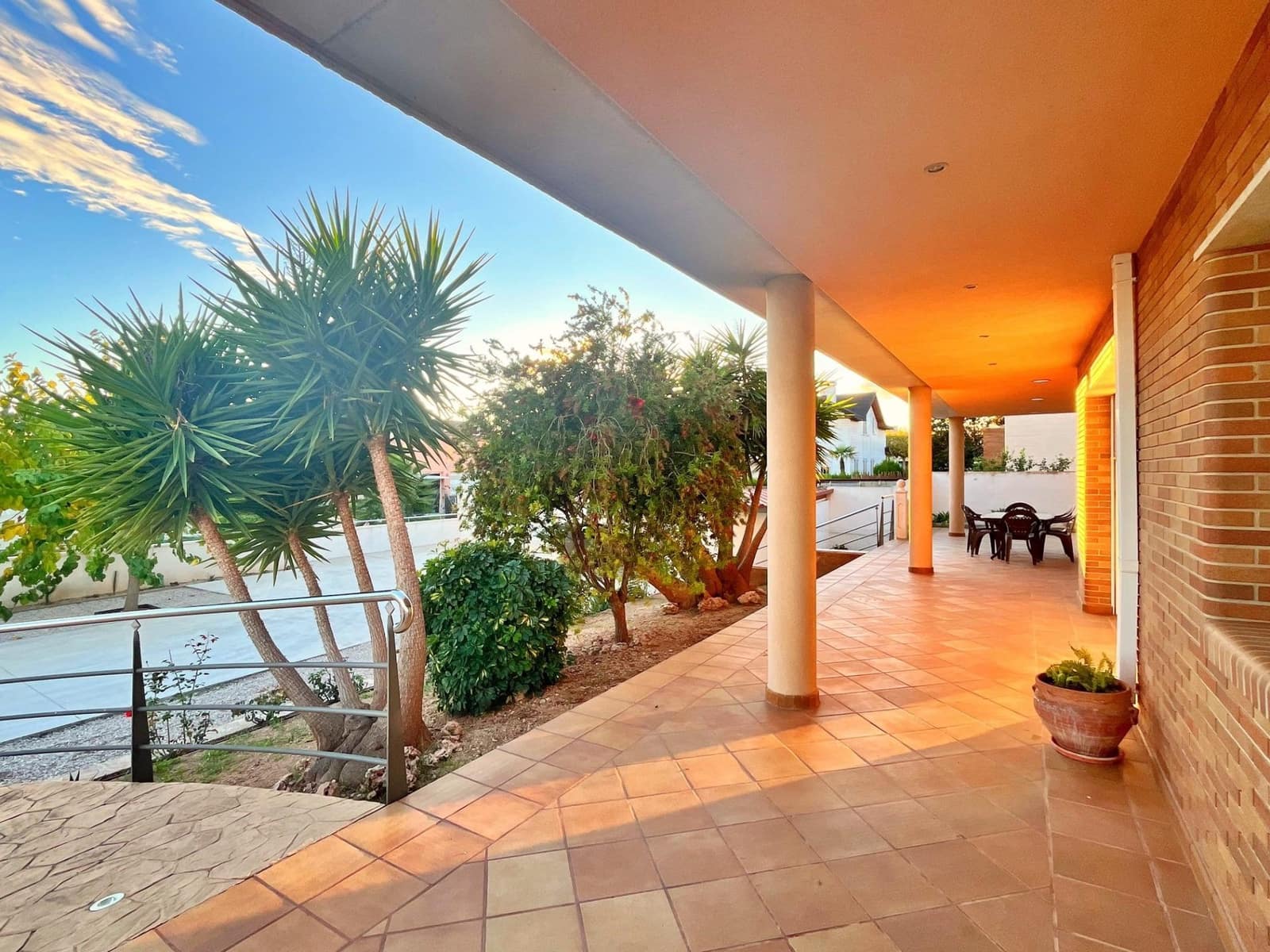 6 soveværelse Villa til salg i Santa Barbara med garage - € 450.000 (Ref: 9440016)