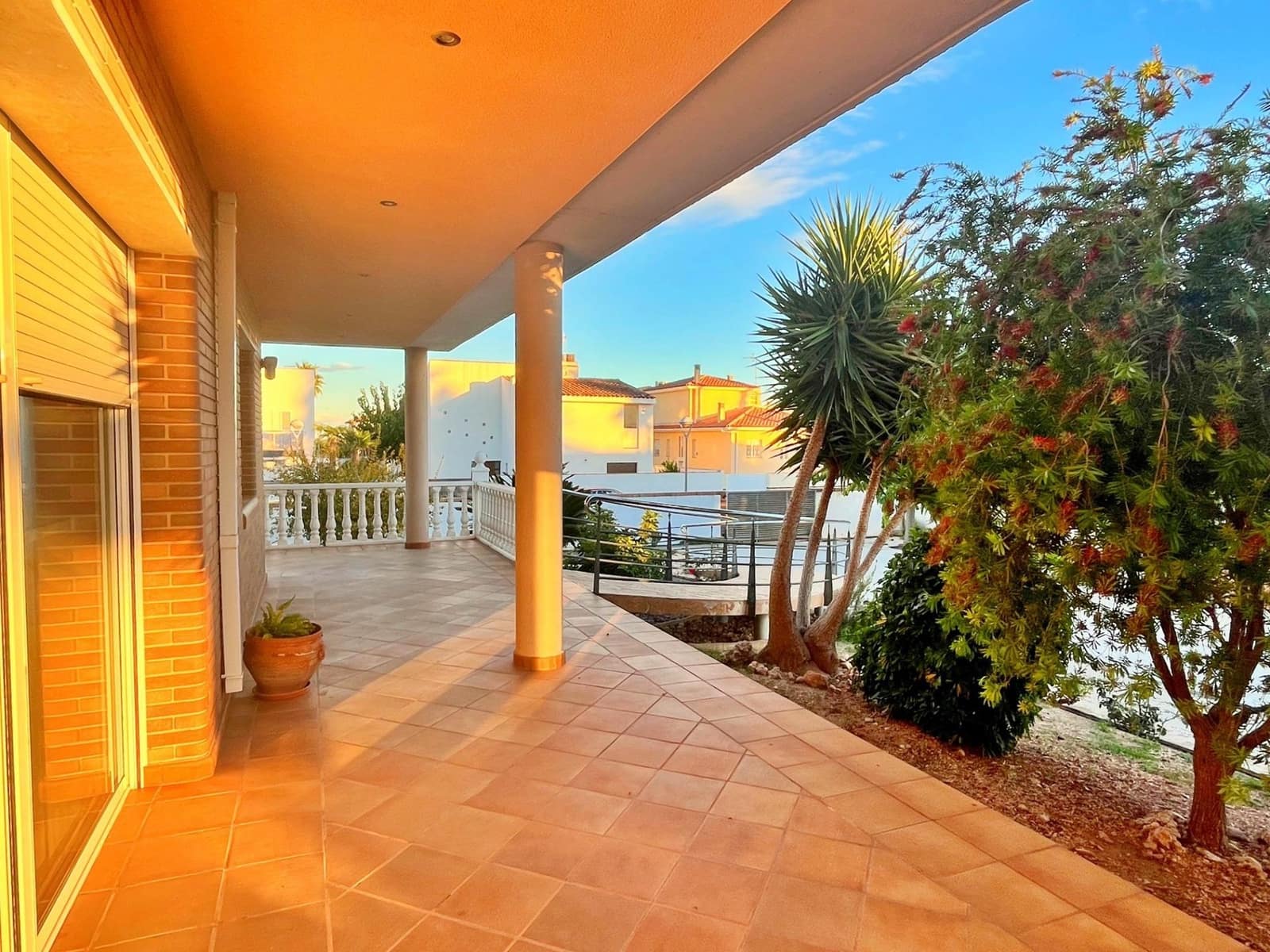 6 soveværelse Villa til salg i Santa Barbara med garage - € 450.000 (Ref: 9440016)