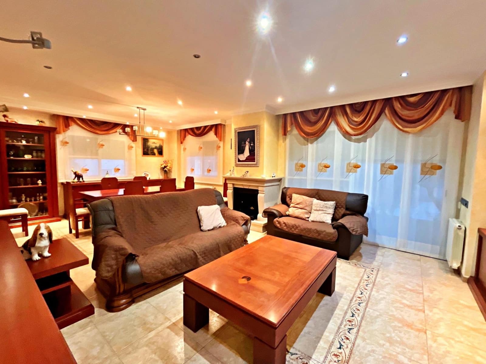 6 soveværelse Villa til salg i Santa Barbara med garage - € 450.000 (Ref: 9440016)