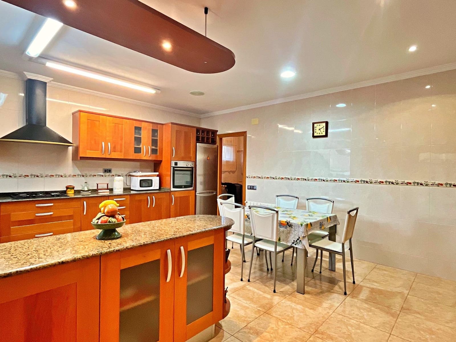 6 soveværelse Villa til salg i Santa Barbara med garage - € 450.000 (Ref: 9440016)