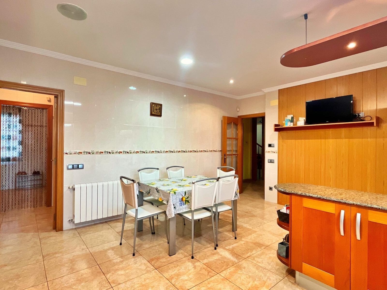 6 soveværelse Villa til salg i Santa Barbara med garage - € 450.000 (Ref: 9440016)