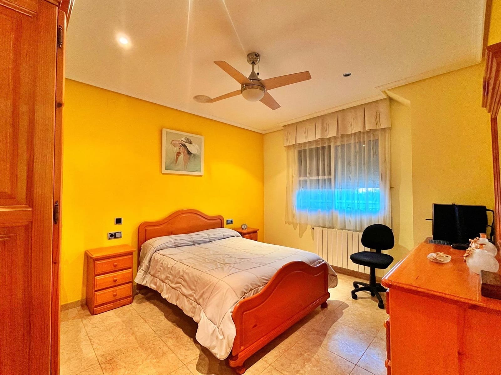 6 soveværelse Villa til salg i Santa Barbara med garage - € 450.000 (Ref: 9440016)