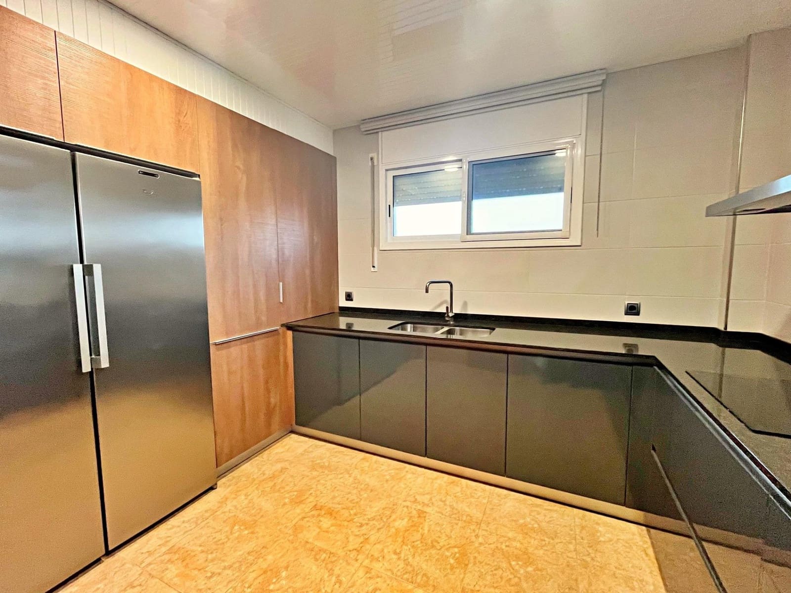 6 soveværelse Villa til salg i Santa Barbara med garage - € 450.000 (Ref: 9440016)