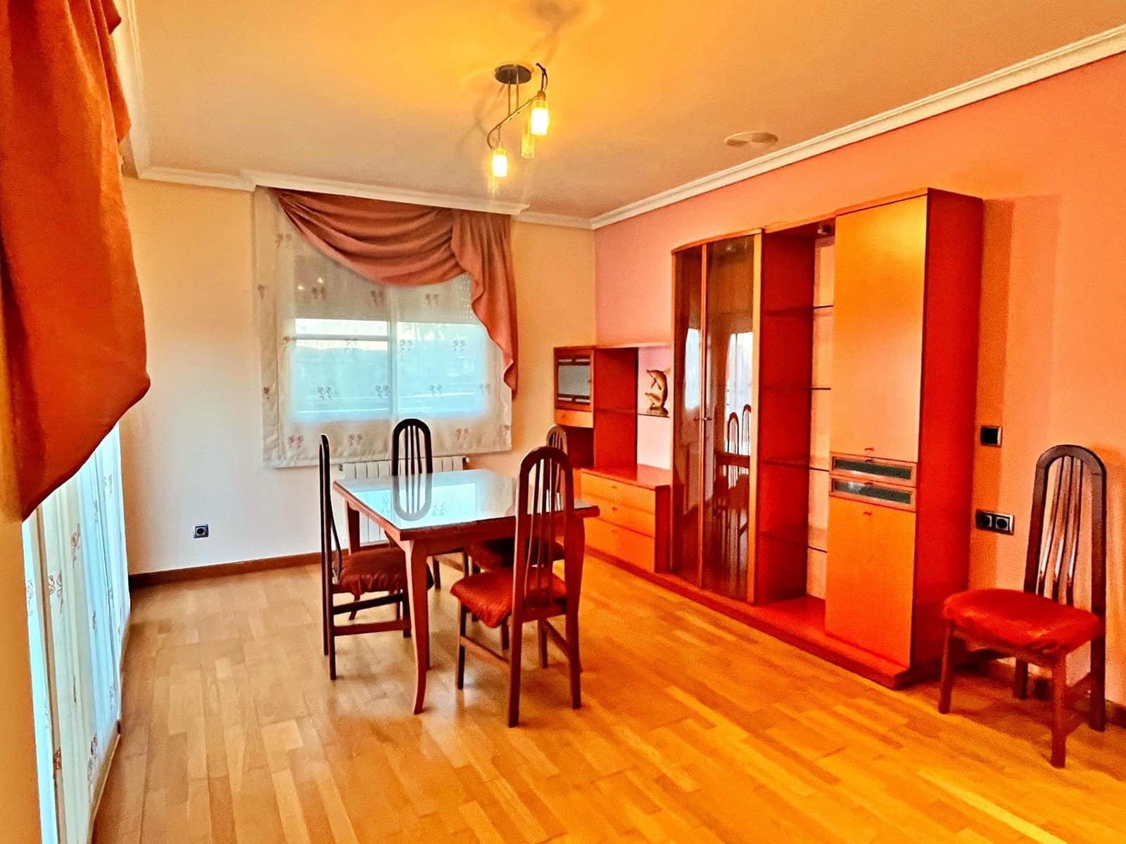 6 soveværelse Villa til salg i Santa Barbara med garage - € 450.000 (Ref: 9440016)