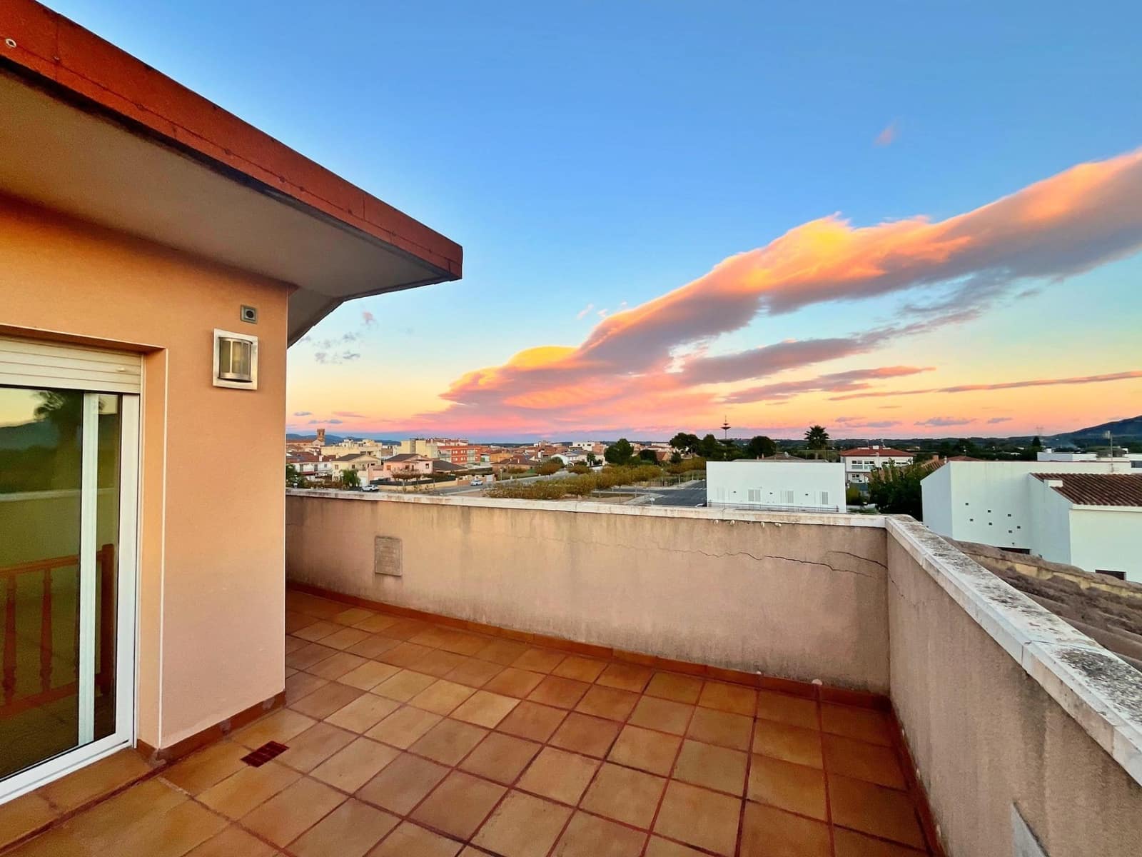 6 soveværelse Villa til salg i Santa Barbara med garage - € 450.000 (Ref: 9440016)