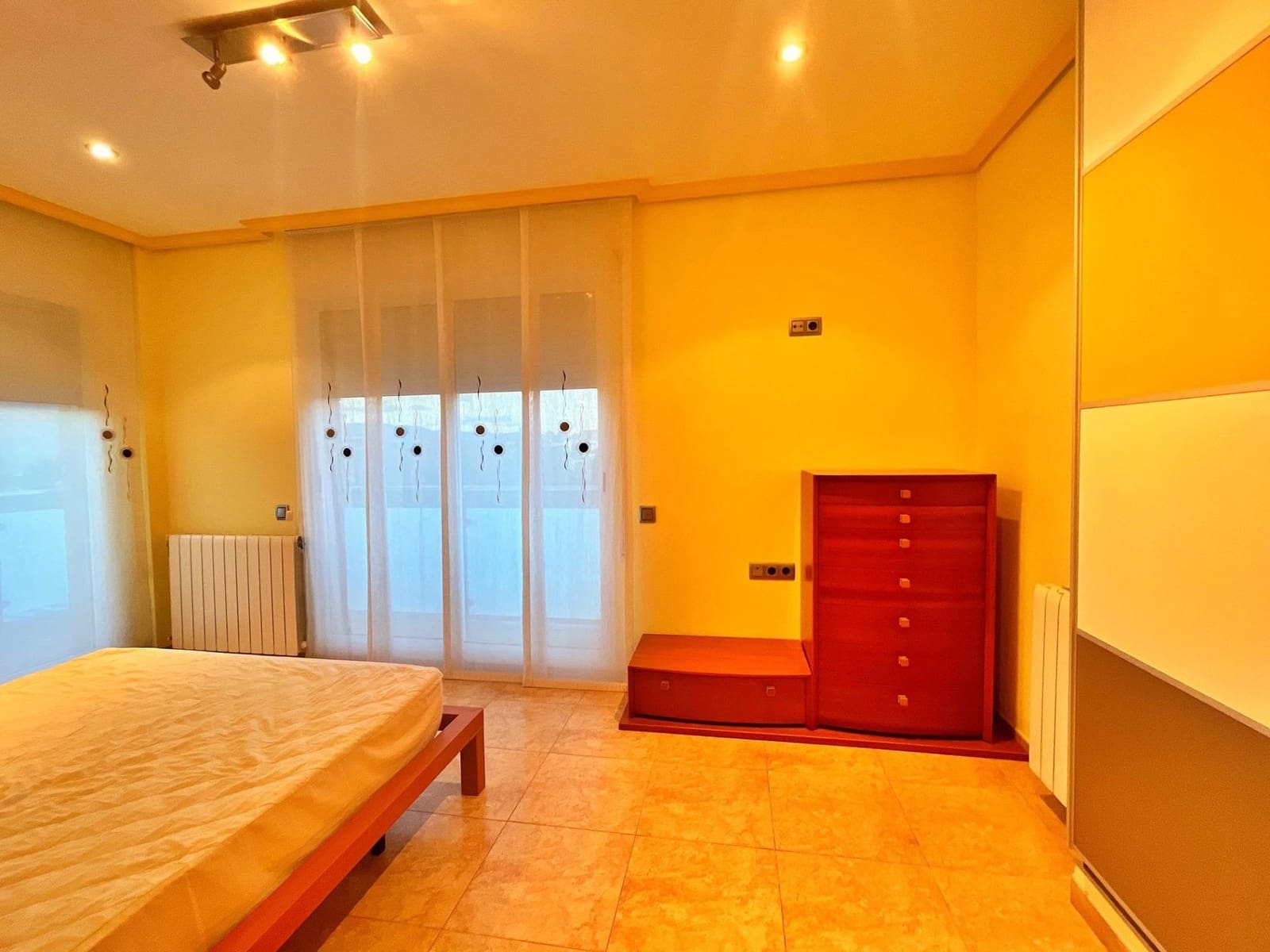 6 soveværelse Villa til salg i Santa Barbara med garage - € 450.000 (Ref: 9440016)