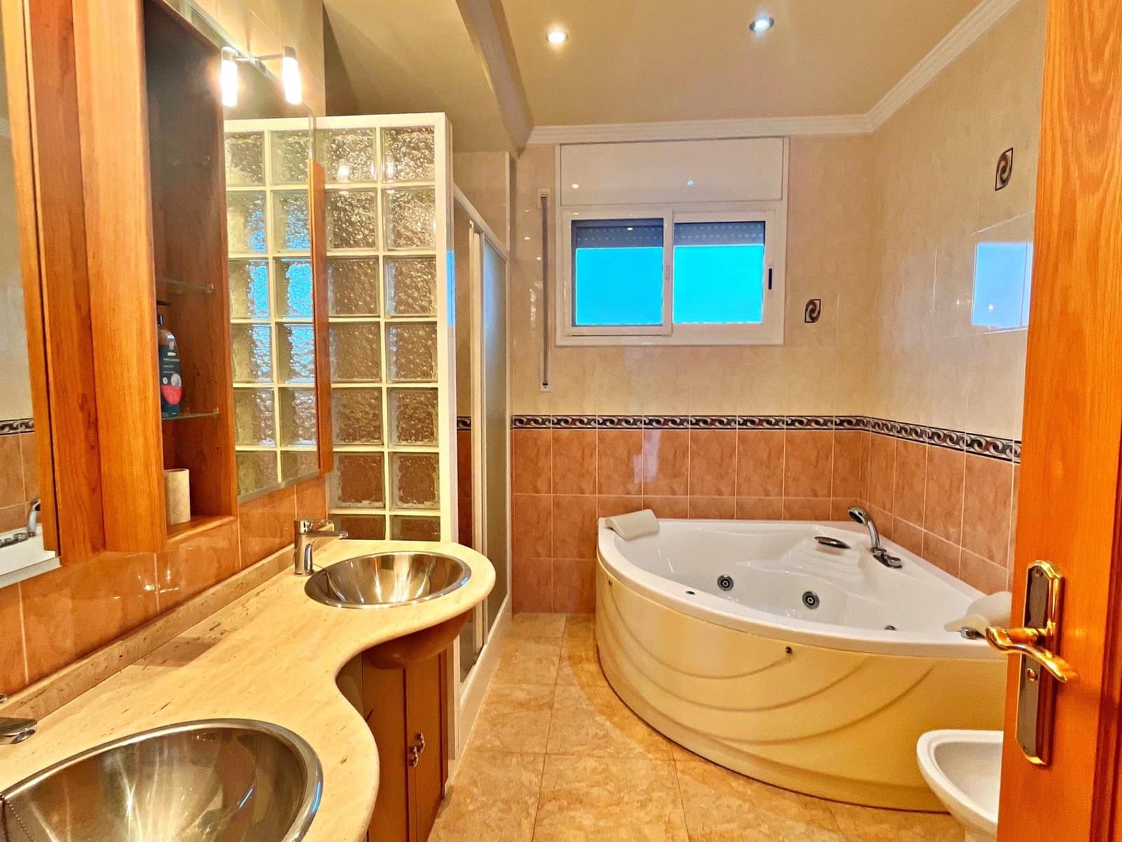 6 soveværelse Villa til salg i Santa Barbara med garage - € 450.000 (Ref: 9440016)