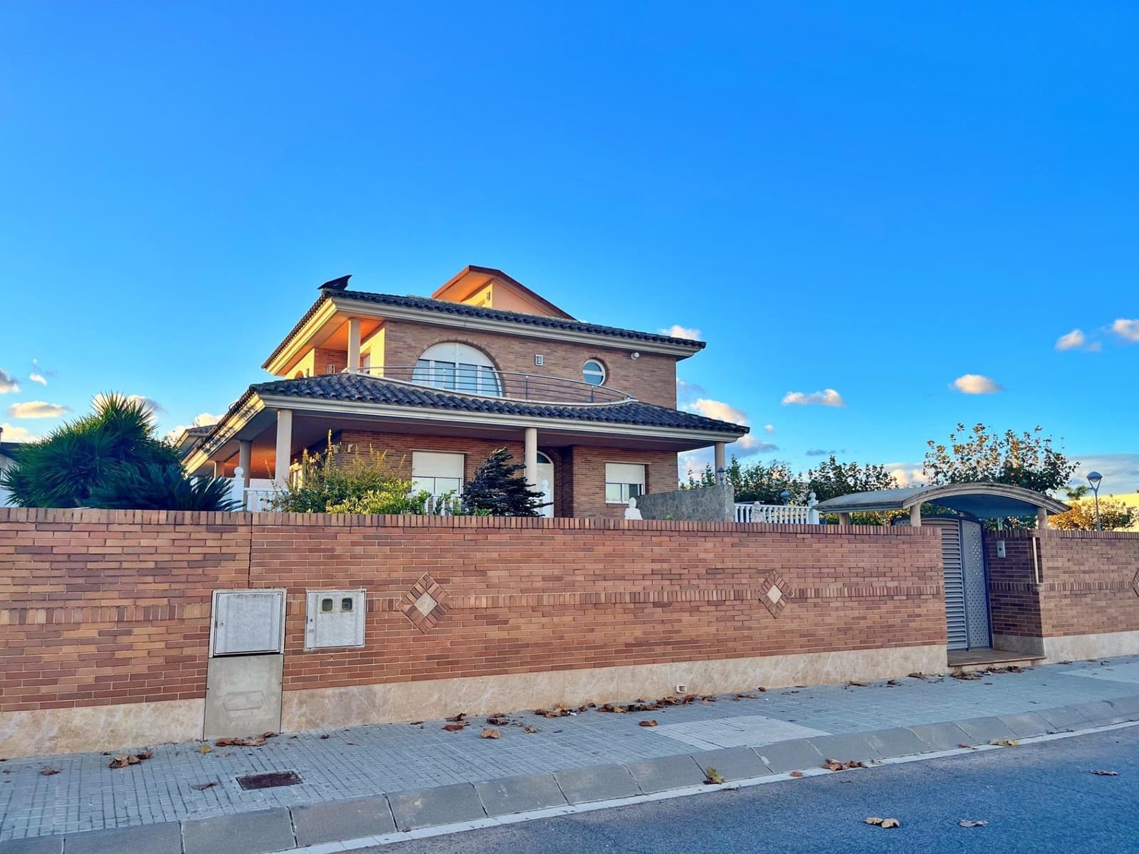 6 soveværelse Villa til salg i Santa Barbara med garage - € 450.000 (Ref: 9440016)