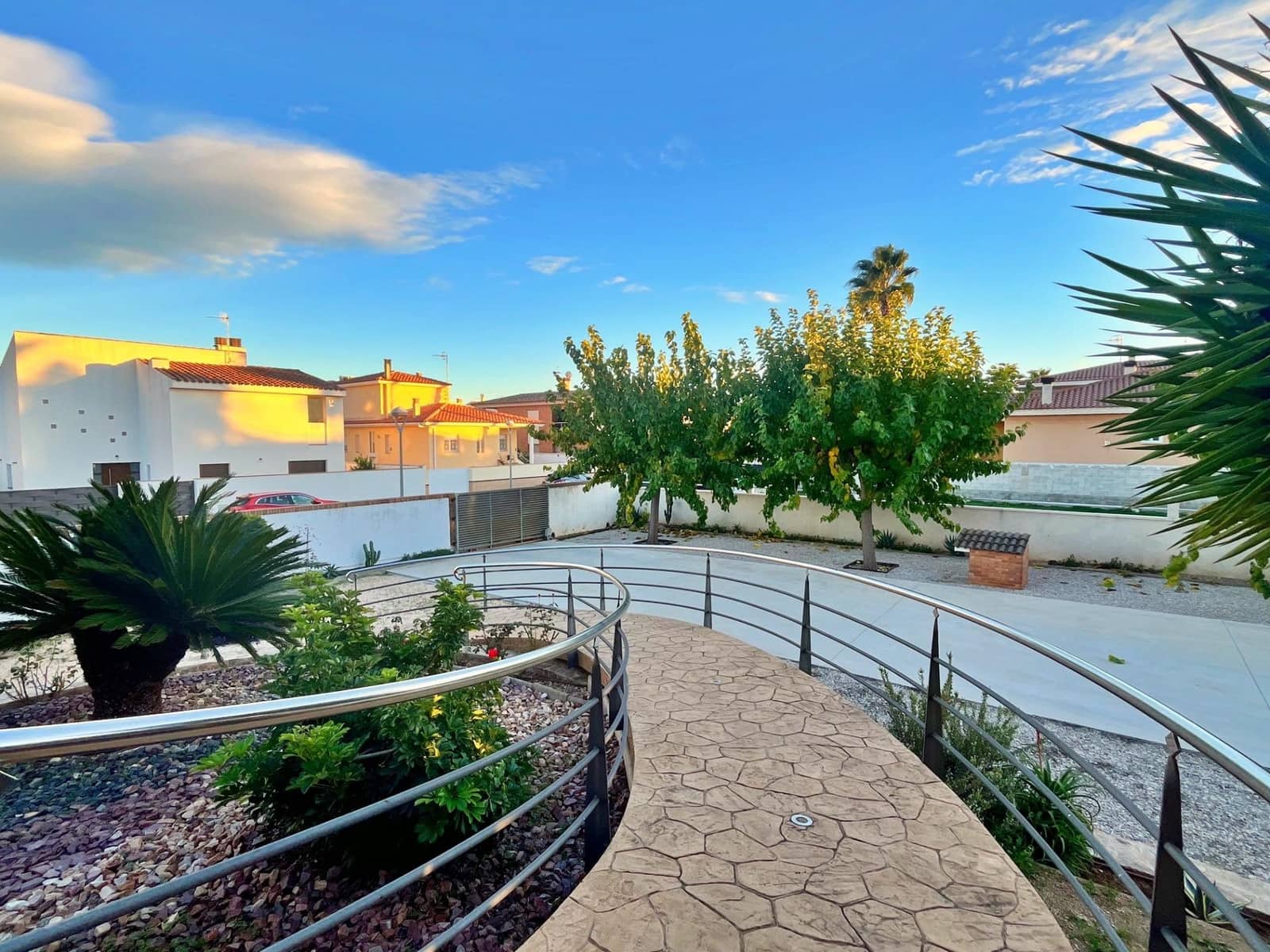 6 soveværelse Villa til salg i Santa Barbara med garage - € 450.000 (Ref: 9440016)